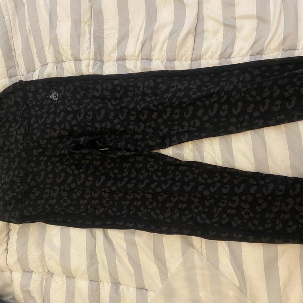 NWT ryderwear scrunch bum leopard print leggings